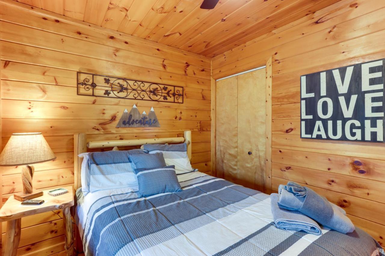 Blue Ridge Cozy Cabin In The Woods With Hot Tub! Exteriör bild